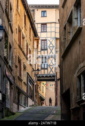 Thiers Besteckhauptstadt, Regionaler Naturpark Livradois Forez, Straße in der Altstadt, Puy de Dome, Auvergne, Frankreich Stockfoto
