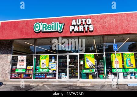 Feb. 2020 Mountain View / CA / USA - O'Reilly Auto Parts location; O'Reilly Auto Parts ist ein amerikanischer Autoteilhändler, der Auto A bereitstellt Stockfoto