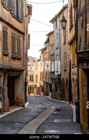 Thiers Besteckhauptstadt, Regionaler Naturpark Livradois Forez, Straße in der Altstadt, Puy de Dome, Auvergne, Frankreich Stockfoto