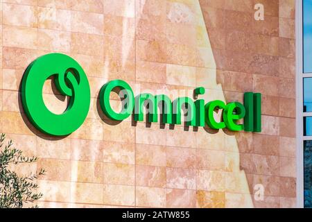 Feb. 2020 Mountain View / CA / USA - Omnicell HQ im Silicon Valley; Omnicell Inc bietet Systeme und Softwarelösungen für Patientensicherheit und -Betrieb Stockfoto