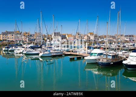 Hafen von Saint-Vaast-la-Hougue, Normandie, Frankreich Stockfoto