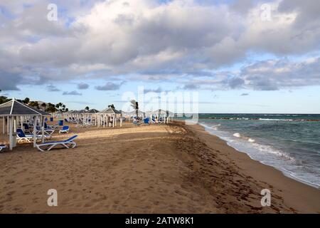 Der Privatstrand des St. Kitts & Nevis Resort an der Frigate Bay in den West Indies Stockfoto