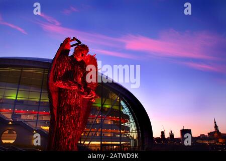 Messerengel in sage Gateshead, Tyne and Wear, 4. Februar 2020, Die nationale Gedenkstätte für Opfer von Messerverbrechen ist 27 Fuß groß, aus mehr als 100.000 Klingen, die in die Polizei aus ganz Großbritannien übergeben wurden. Die Skulptur wurde von der Künstlerin Alfie Bradley im British Ironwork Center, Credit David Whinham/Alamy Live News, entworfen und geschaffen Stockfoto