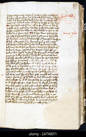 Das Buch von Margery Kempe die älteste bekannte, auf Englisch verfasste Autobiografie schuf etwa 1440. Margery Kempe (c.1373-c.1438) war eine analphabetische christliche Mystikerin und diktierte ihre Biographie 3 verschiedenen Amanuensis. Die einzige erhaltene Kopie des Handschriftens befindet sich in der British Library in London. Das Buch ist in nicht chronologischer Reihenfolge und enthüllt, dass Margery von der Schuld für eine sündige Vergangenheit gehackt wurde, Visionen von Jesus, Teufeln und Dämonen hatte und im Heiligen Land und in Europa auf umfangreiche Pilgerreisen ging. 1417 wurde sie verhaftet und wegen Häresie inhaftiert, bevor sie von einem Erzbischof entlastet wurde. Stockfoto