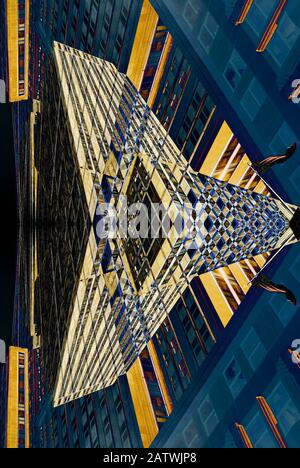 Abstrakter Geometrischer digitaler Verbund der Fassade des Empire State Building in New York City, Vereinigte Staaten von Amerika. Stockfoto