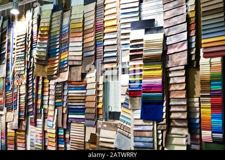 Gewebeproben auf dem Markt Stockfoto