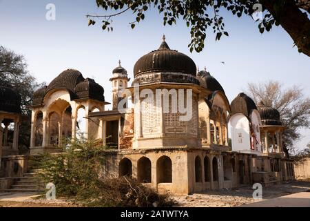 Indien, Rajasthan, Shekhawati, Dundlod, Chhatri Gedenkcenotaph am südlichen Rand der Stadt Stockfoto