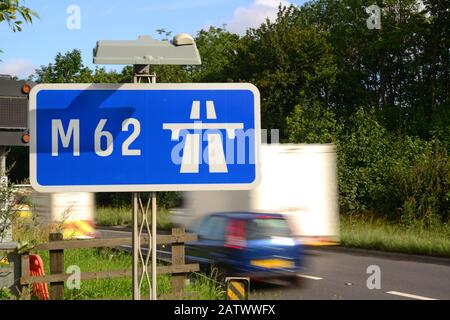 Datenverkehr, der Autobahn m62 in normanton Kreuzung leeds Yorkshire uk Stockfoto
