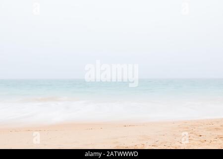 Meeresnebel Wyalup Rocky Point Beach Bunbury mit langer Belichtung Stockfoto