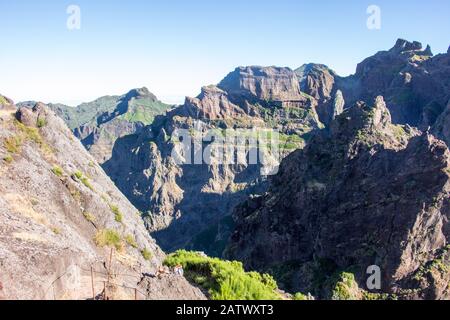 Madeira Berglandschaft spektakuläre Aussicht Horizont blauer Himmel Reisekonzept im Freien Stockfoto