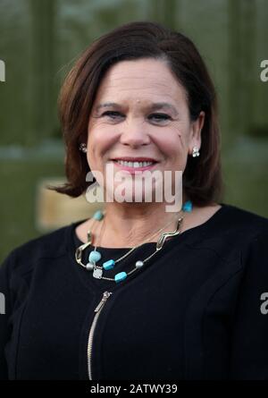 Sinn Fein Leader Mary Lou McDonald im Sitz von Sinn Fein in Dublin. Stockfoto