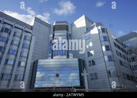 Berlin, Deutschland. Februar 2020. Außenansicht der Botschaft Chinas. Kredit: Jörg Carstensen / dpa / Alamy Live News Stockfoto