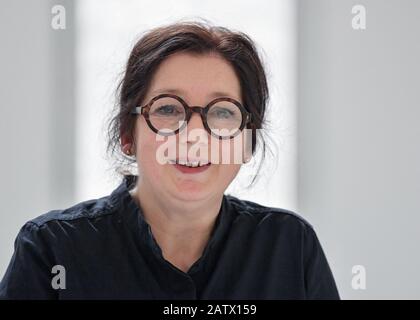 05. Februar 2020, Brandenburg, Cottbus-Berlin: Ulrike Kremeier, Direktorin des Brandenburger Landesmuseums für moderne Kunst (BLMK), nimmt an der jährlichen Pressekonferenz im Dieselkraftwerk Teil. Foto: Patrick Pleul / dpa-Zentralbild / ZB Stockfoto