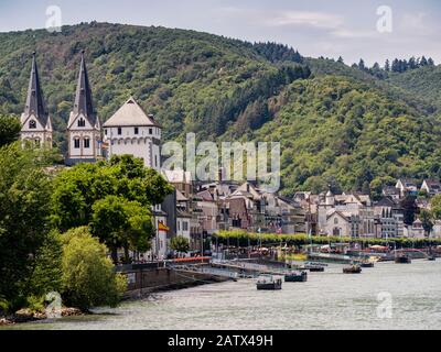 BOPPARD, DEUTSCHLAND - 06. JULI 2019: Blick auf die Stadt und den Rhein Stockfoto