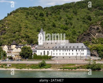 KAMP-BORNHOFEN, DEUTSCHLAND - 06. JULI 2019: Die Klosterkirche Bornhofen in Kamp-Bornhofen am Rhein Stockfoto