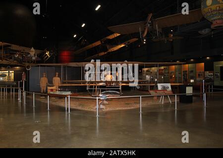 Wright Brothers Original Wright Military Flyer aus dem Jahr 1909 im National Museum of the United States Air Force in Dayton, OH Stockfoto