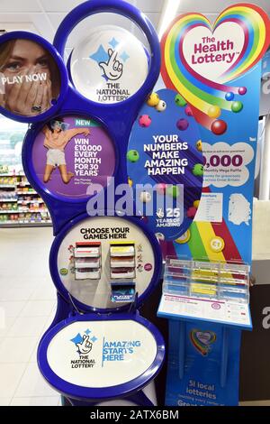 Große Lotterie Tickets zum Verkauf in einem Supermarkt Stockfoto