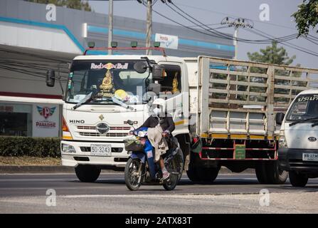 Chiangmai, Thailand - 12. Dezember 2019: Privates Motorrad, Honda Dream. Foto an der Straße Nr.121 ca. 8 km von der Innenstadt von Chiangmai, thailand. Stockfoto