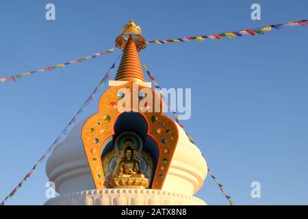 Kalacharka Stupa in der Nähe des Karma Guen buddhistischen Zentrums in Velez-Malaga in der Region Axarquia in Andalucia, Spanien, Europa Stockfoto