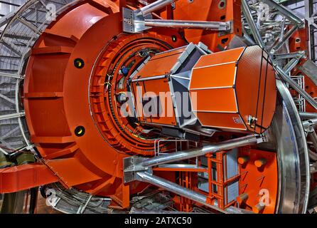 Large Binocular Telescope (LBT), eines der fortschrittlichsten optischen Teleskope der Welt mit zwei 8,4 m breiten Spiegeln, Mt. Graham. Stockfoto