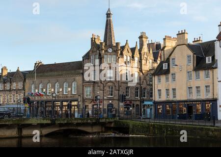 Commercial Street Bridge an der Kreuzung mit The Shore in Leith, Edinburgh, Schottland, Großbritannien Stockfoto