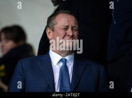 Oxford, Großbritannien. Februar 2020. Newcastle United Besitzer Mike Ashley während des 4. Rückspielspiels um den FA Cup zwischen Oxford United und Newcastle United im Kassam Stadium, Oxford, England am 4. Februar 2020. Foto von Andy Rowland. Kredit: Prime Media Images/Alamy Live News Stockfoto