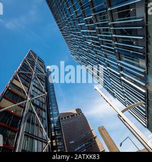 Moderne Apartmentgebäude neben dem Tate Modern Blavatnik Gebäude und Aussichtsplattform. London, Großbritannien. Stockfoto