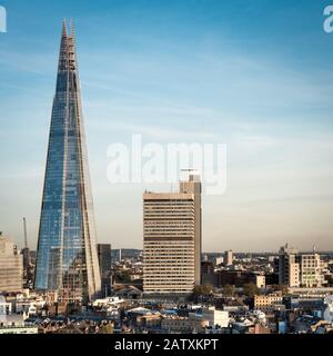 The Shard, London. Blick auf den berühmten Shard-Wolkenkratzer, der die Landschaft in South London dominiert. Stockfoto