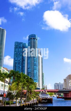 Stadtbild von Ft. Lauderdale, Florida mit dem Strand und der Stadt Stockfoto