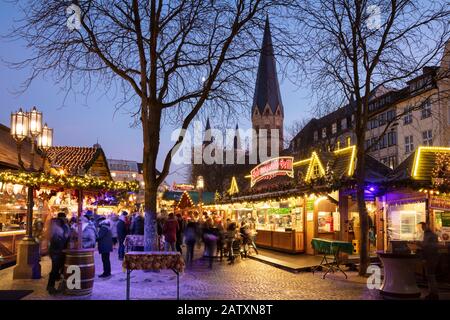 Weihnachtsmarkt im hinteren Bonner Dom, Münsterplatz, Bonn, Nordrhein-Westfalen, Deutschland Stockfoto