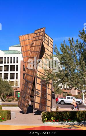 "The Doors"-Skulptur im Stadtteil Waterfront von Scottsdale AZ Stockfoto