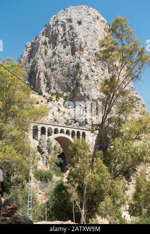 Spanien: Die Eisenbahnbrücke am Ende des Caminito del Rey bei El Chorro Stockfoto