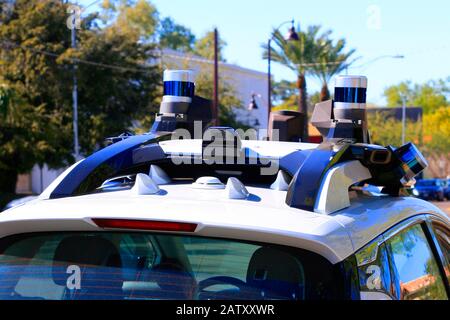Testen eines selbstfahrenden Autos auf den Straßen von Old Town Scottsdale AZ Stockfoto
