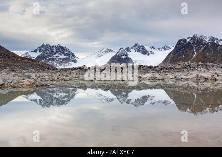 Gullybreen, Gletscher im Albert-I-Land, entbouching in Gullybukta, Südbucht des Magdentenefjordes, Spitzbergen/Spitzbergen, Norwegen Stockfoto