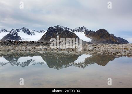 Gullybreen, Gletscher im Albert-I-Land, entbouching in Gullybukta, Südbucht des Magdentenefjordes, Spitzbergen/Spitzbergen, Norwegen Stockfoto