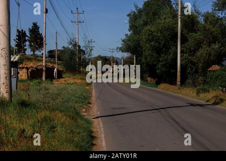 Straße um Tabio und Tenjo Cundinamarca in der Savanne von Bogotá, in der Nähe von Bogotá Kolumbien Stockfoto