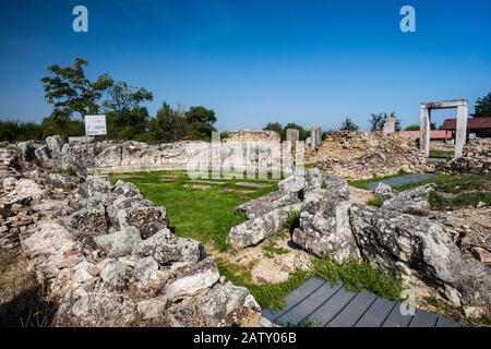 Odeon, kleines Theater, in Ruinen der römischen und Frühbyzantinischen Stadt Nicopolis ad Istrum, in der Nähe von Veliko Tarnovo, Bulgarien Stockfoto