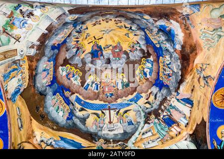 Fresko, das den Himmel in der Kirche des heiligen Joachim von Osogovo im Mazedonisch-orthodoxen Osogowo-Kloster in Kriva Palanka, Nordmakedonien darstellt Stockfoto