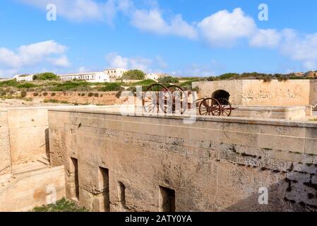 Menorca, Spanien - Oktober 13, 2019: La Mola, Festung von Isabel II in Mahon. Eine der größten europäischen Festungen aus dem 19. Jahrhundert Stockfoto