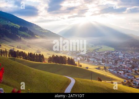 Innichen Stadt in den Dolomalpen, Italien, Europa Stockfoto