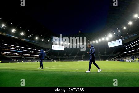 Harry Winks von Tottenham Hotspur vor dem Anpfiff im vierten Wiederholungsspiel des FA Cup im Tottenham Hotspur Stadium, London. Stockfoto