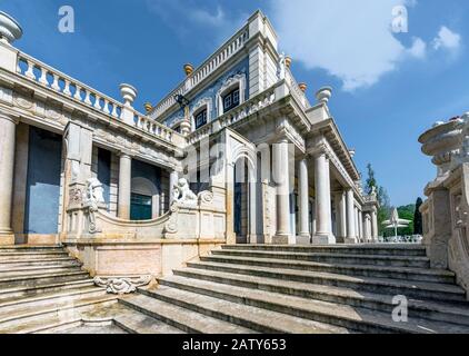 Blick in den Park des Queluz National Royal Palace. Portugal Stockfoto