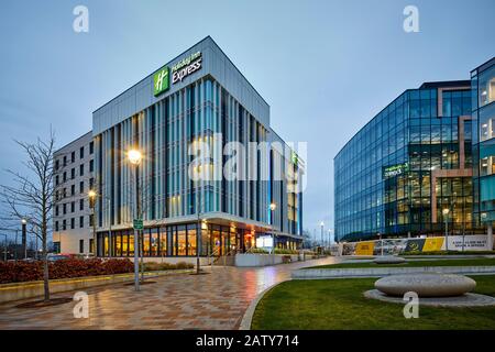 Grand Central Square, Stockport Exchange modern Holiday Inn Express am Bahnhof Approach, Cheshire, in Manchester Stockfoto