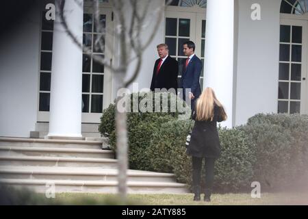 Präsident Donald Trump begrüßt den venezolanischen Oppositionsführer Juan Guaido am 5. Februar 2020 in Washington, DC im Weißen Haus. (Foto von Oliver Contreras/SIPA USA) Stockfoto