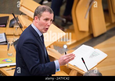 Edinburgh, Großbritannien. Februar 2020. Bild: Michael Matheson MSP - Verkehrsminister. Ministererklärung: Die neue Verkehrsstrategie für Schottland - Schutz unseres Klimas und Verbesserung Des Lebensumfalle Credit: Colin Fisher/Alamy Live News Stockfoto