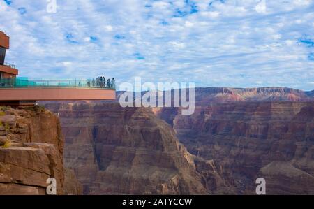 Skywalk Glasbeobachtungsbrücke am Grand Canyon Stockfoto