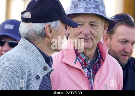 Kieselstrand, USA. Februar 2020. Monterey, Kalifornien, USA 5. Februar 2020 Clint Eastwood chats mit Bill Murray bei der 3M Celebrity Challenge für ihre verschiedenen Wohltätigkeitsorganisationen vor dem AT&T Pro-Am PGA Golf Event im Pebble Beach Credit: Motofoto/Alamy Live News Stockfoto