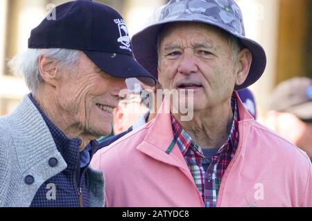 Kieselstrand, USA. Februar 2020. Monterey, Kalifornien, USA 5. Februar 2020 Clint Eastwood chats mit Bill Murray bei der 3M Celebrity Challenge für ihre verschiedenen Wohltätigkeitsorganisationen vor dem AT&T Pro-Am PGA Golf Event im Pebble Beach Credit: Motofoto/Alamy Live News Stockfoto