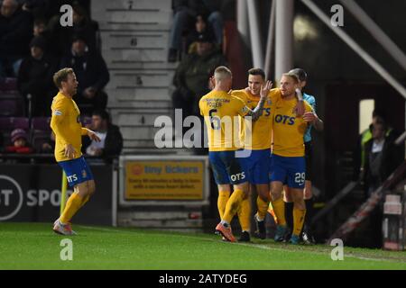 Tynecastle Park .Edinburgh.Scotland, Großbritannien. Februar 2020. Hearts gegen Kilmarnock .Ladbrokes Scottish Premiership Match. Kilmarnock Chris Burke,(29) feiert sein Ziel. Kredit: Eric mccowat/Alamy Live News Stockfoto