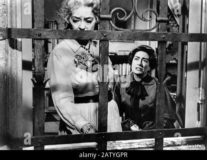 1962, USA: Pubblicity immer noch für den Film mit BETTE DAVIS und JOAN CRAWFORD mit dem Titel WAS JEMALS MIT BABY JANE passiert ist? ( Che Fine ha Fatto Baby Jane Stockfoto